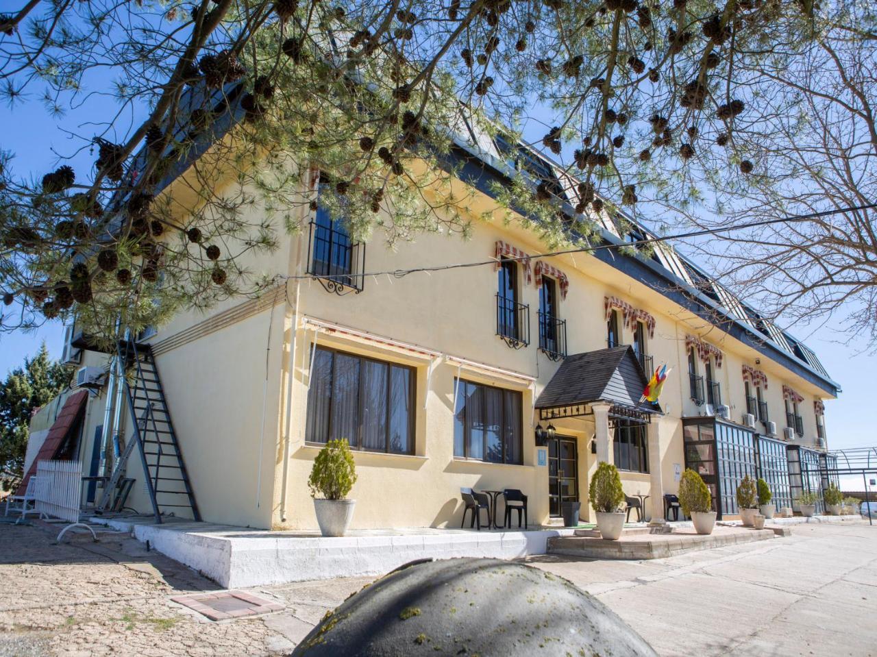 Hotel El Prado By Vivere Stays Carrascosa del Campo Ngoại thất bức ảnh