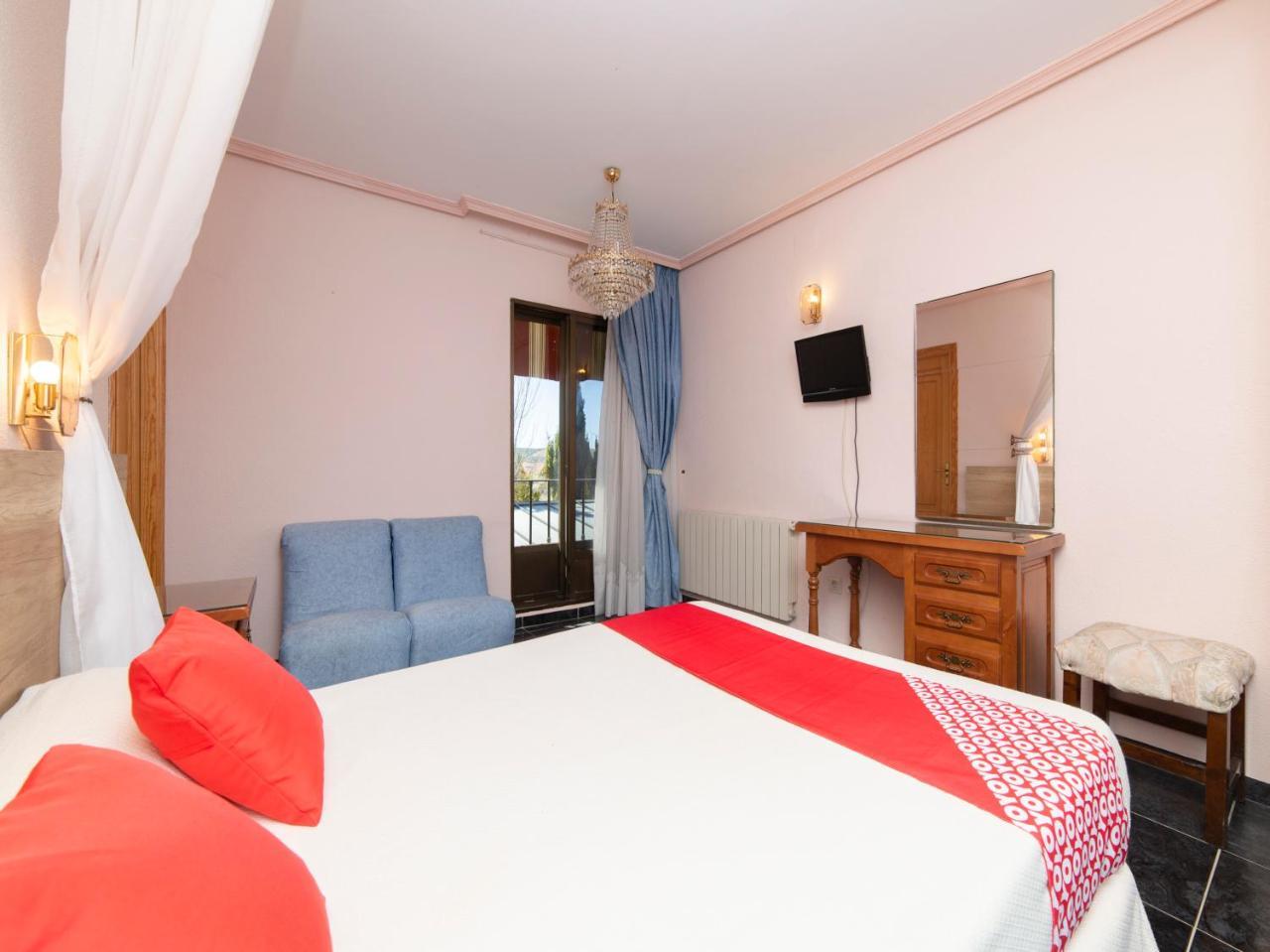 Hotel El Prado By Vivere Stays Carrascosa del Campo Ngoại thất bức ảnh