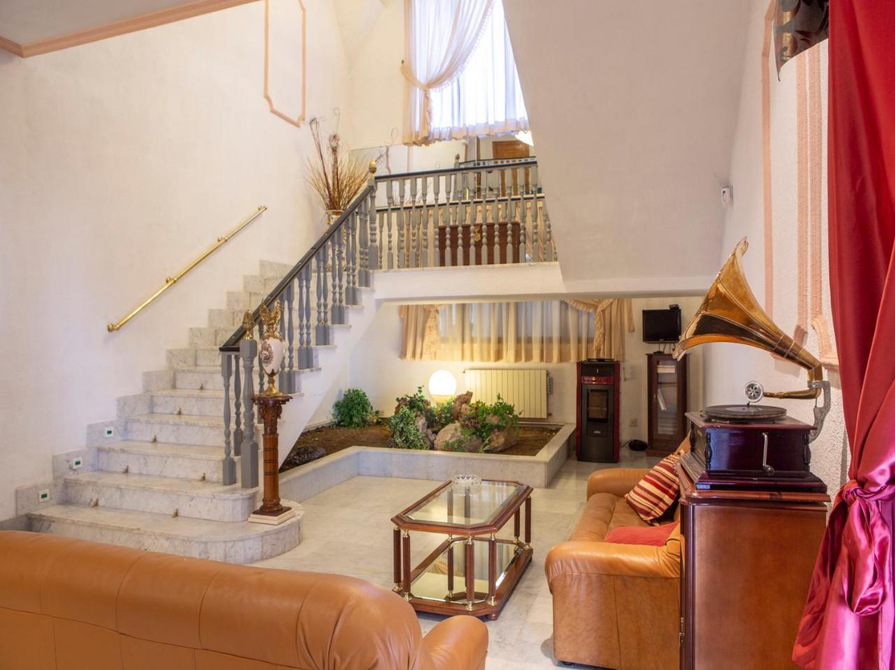 Hotel El Prado By Vivere Stays Carrascosa del Campo Ngoại thất bức ảnh