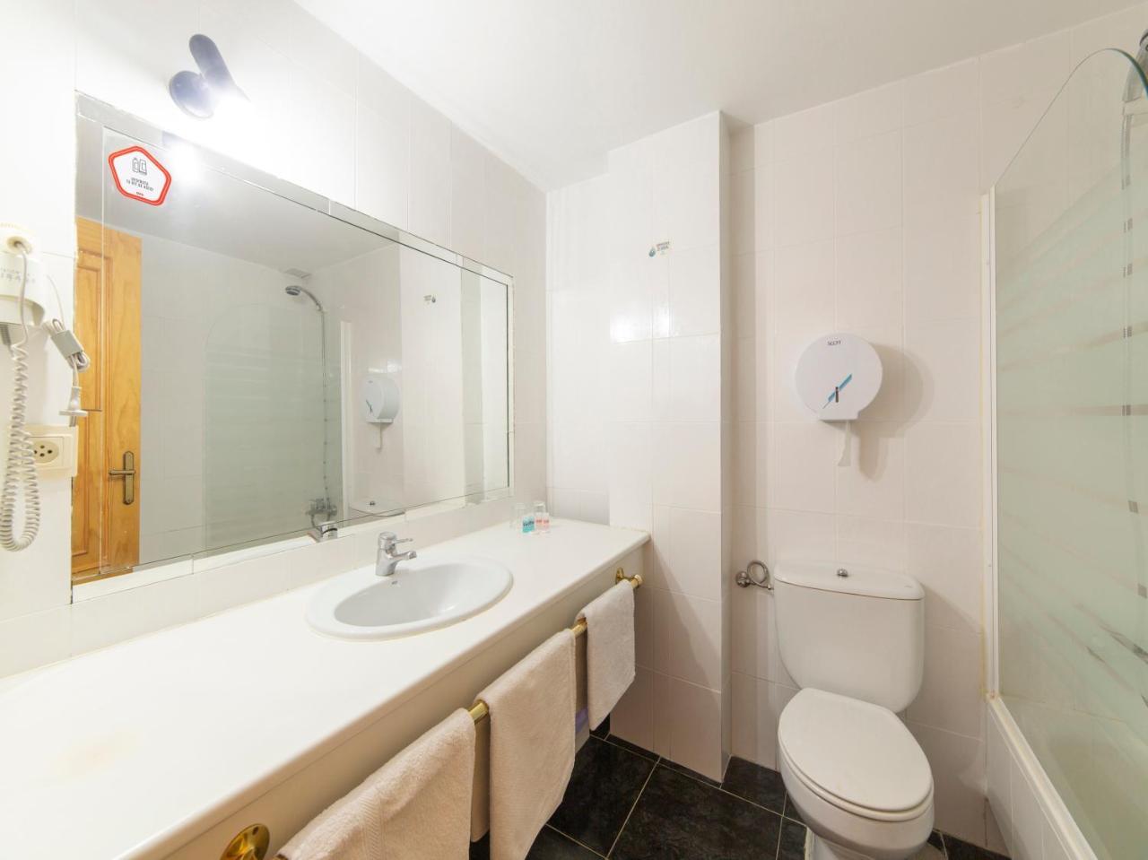 Hotel El Prado By Vivere Stays Carrascosa del Campo Ngoại thất bức ảnh