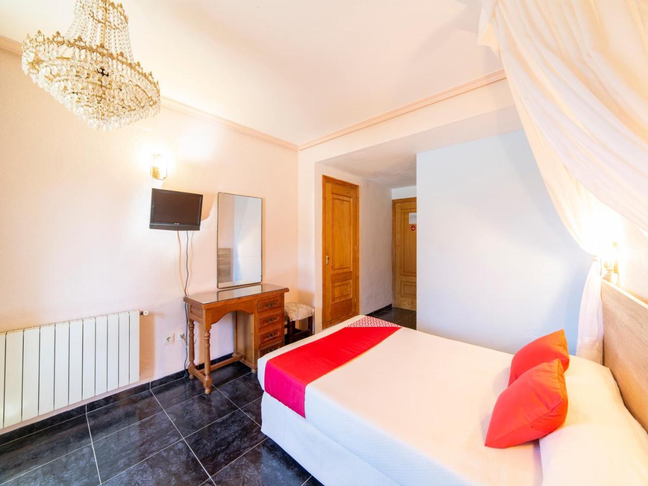 Hotel El Prado By Vivere Stays Carrascosa del Campo Ngoại thất bức ảnh