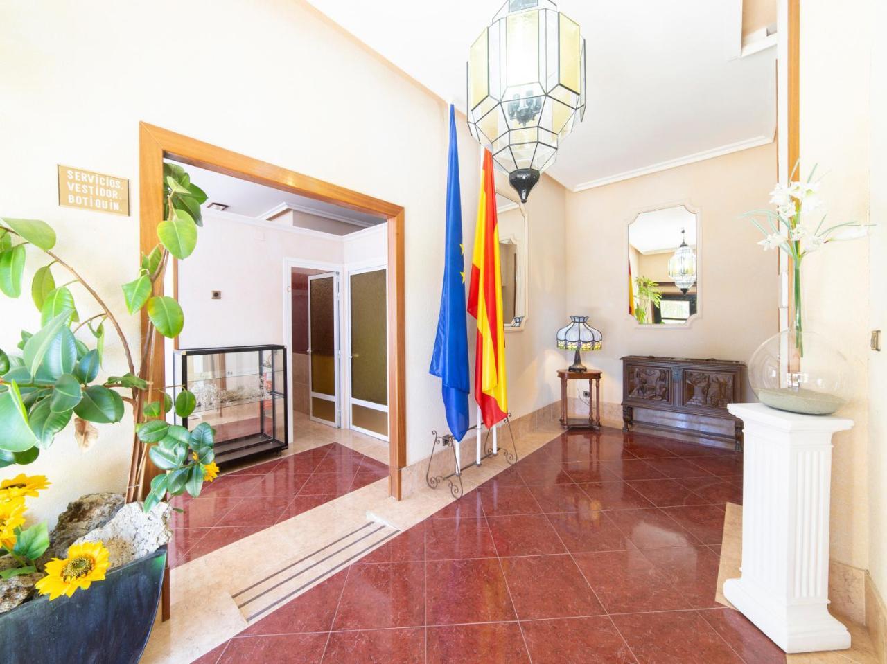 Hotel El Prado By Vivere Stays Carrascosa del Campo Ngoại thất bức ảnh