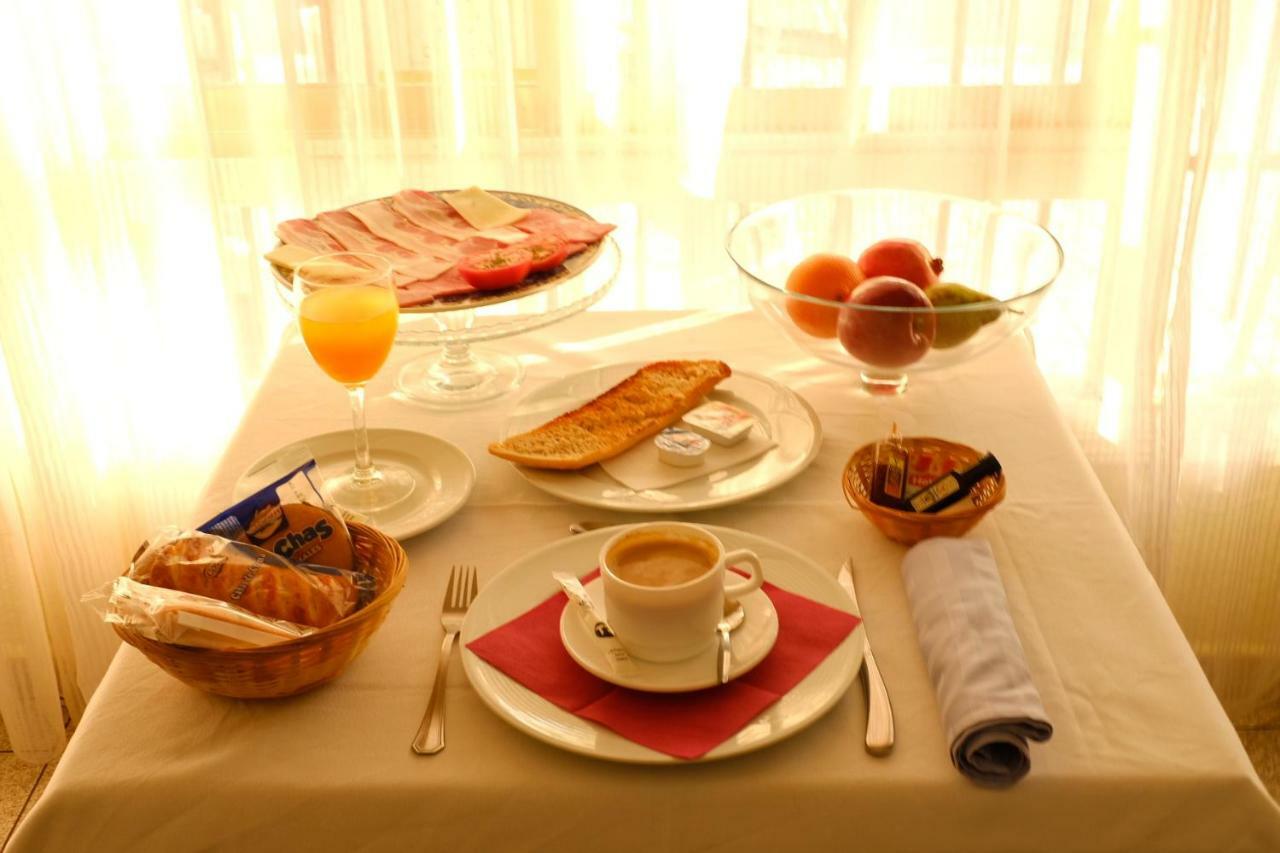 Hotel El Prado By Vivere Stays Carrascosa del Campo Ngoại thất bức ảnh