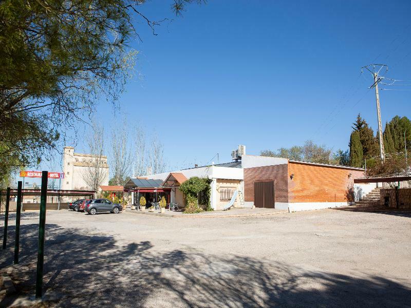 Hotel El Prado By Vivere Stays Carrascosa del Campo Ngoại thất bức ảnh